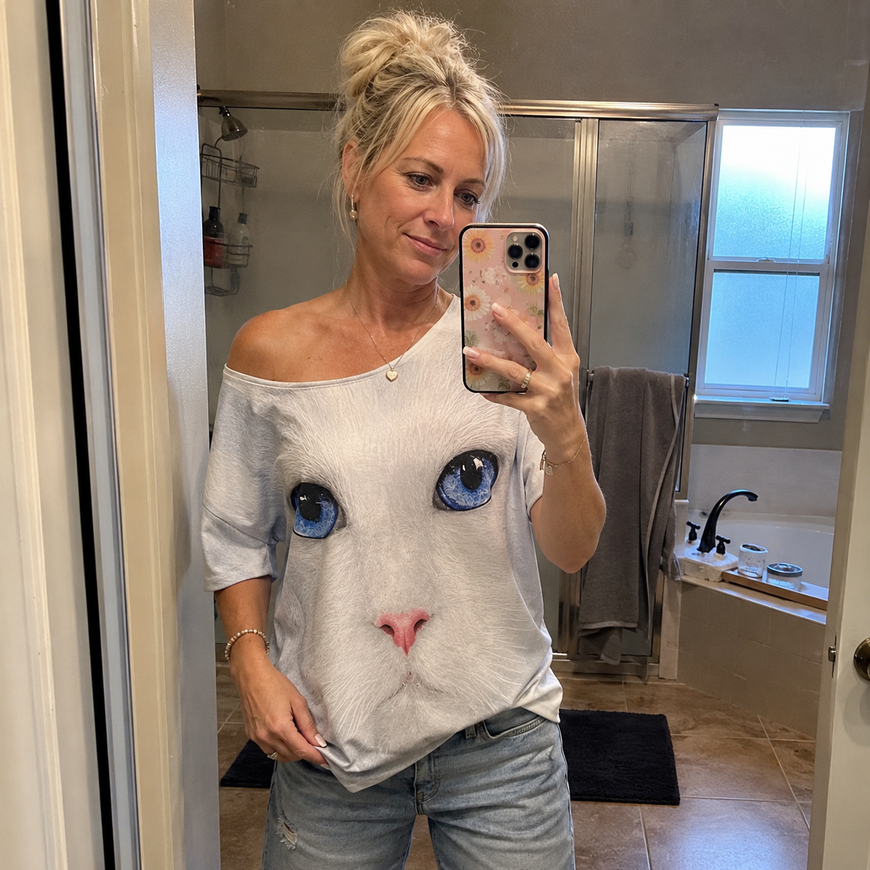💙 Blue Eyed Cat Face T-Shirt