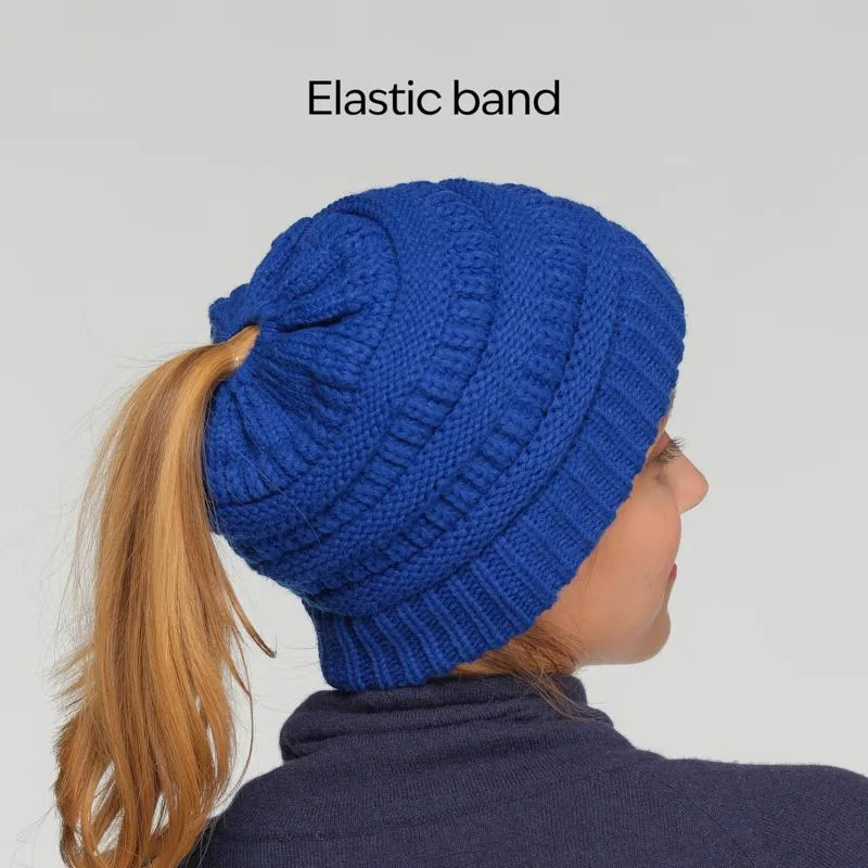 Elastic band opening on the beanie