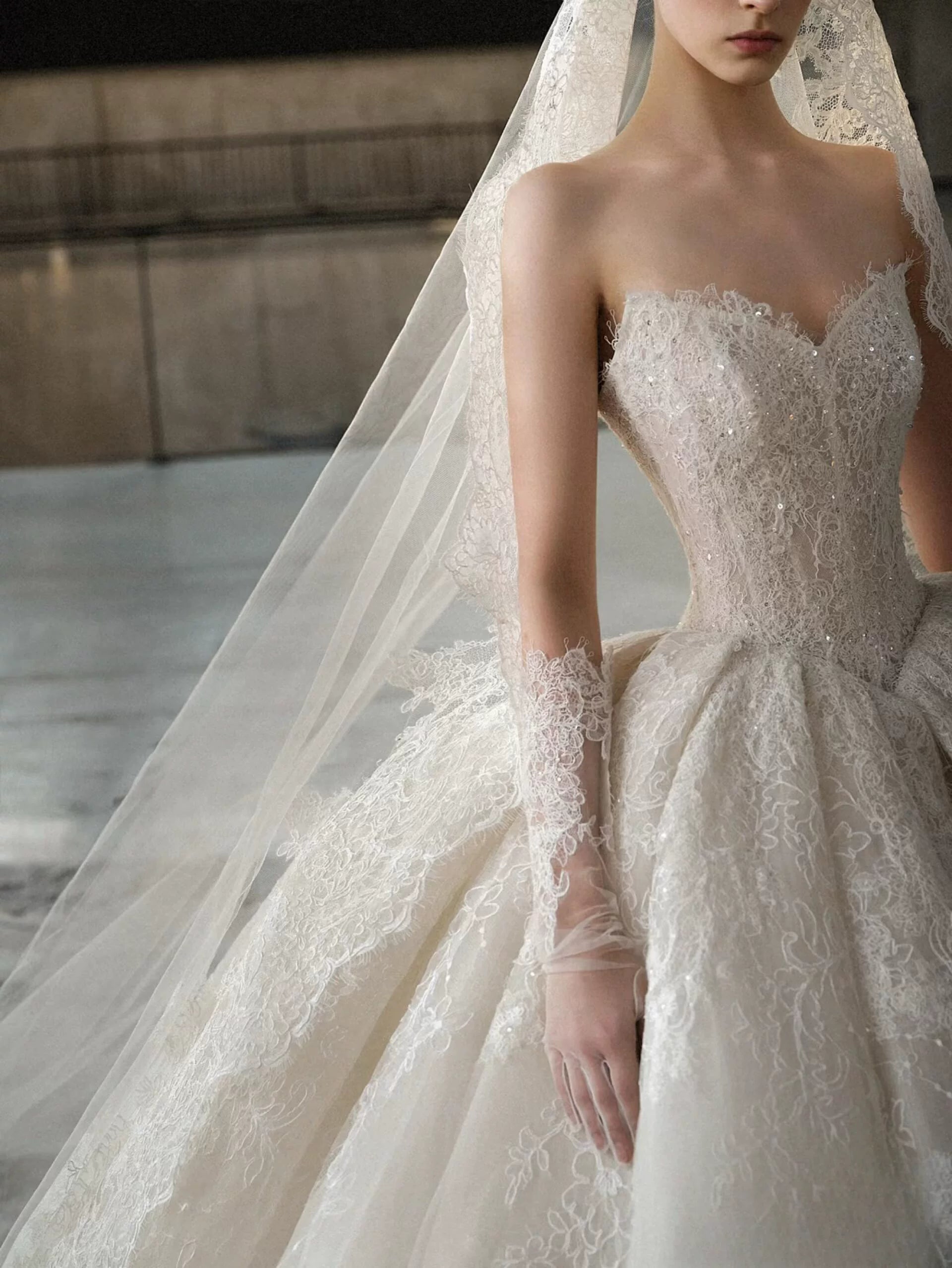 Lorbrv | French Haute Couture Lace Tube Top Wedding Dress with Petite Trailing Skirt