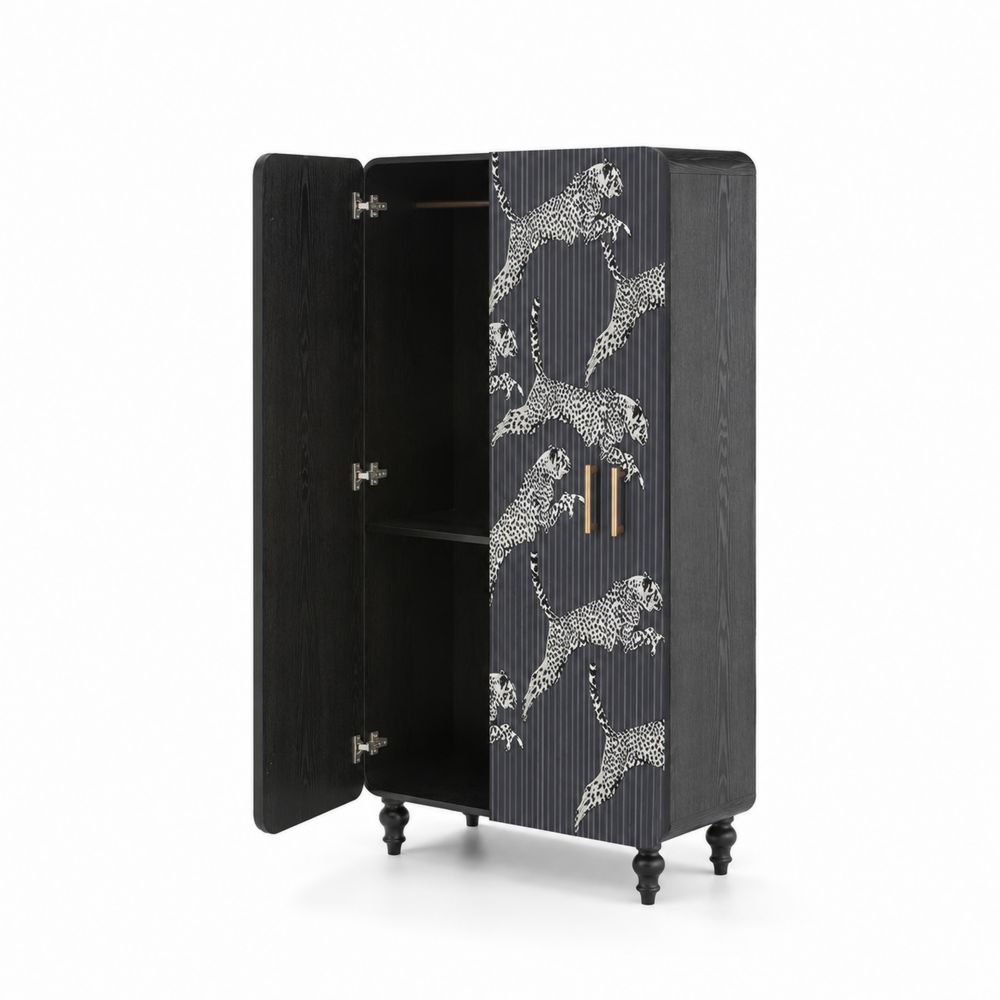 Schrank aus Holz mit Leopardenmuster-Hausraumdesign