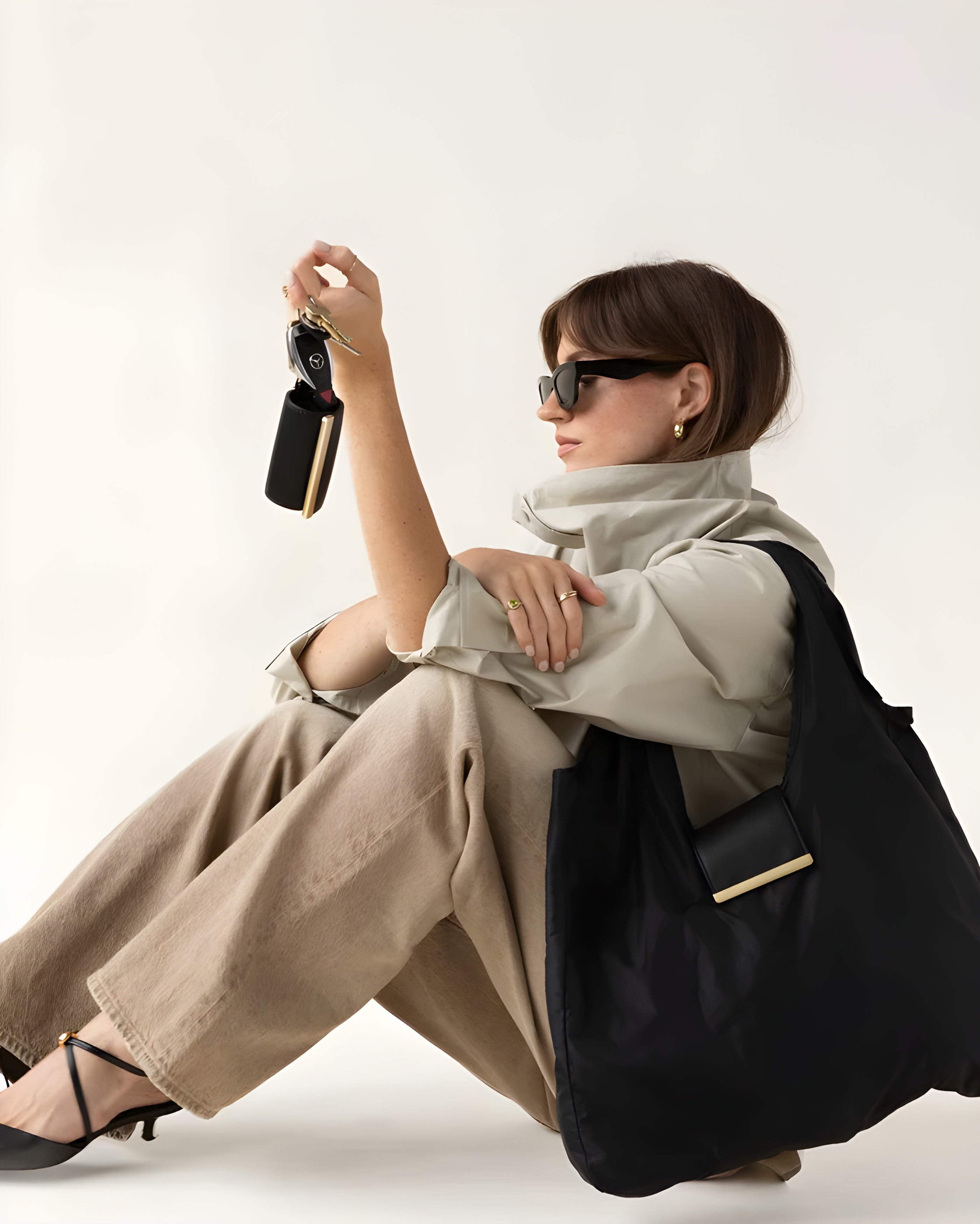 Keychain Tote Bag Compact & Expandable for On the Go, Foldable Tote Bag with Key Ring for Daily Errands - Black