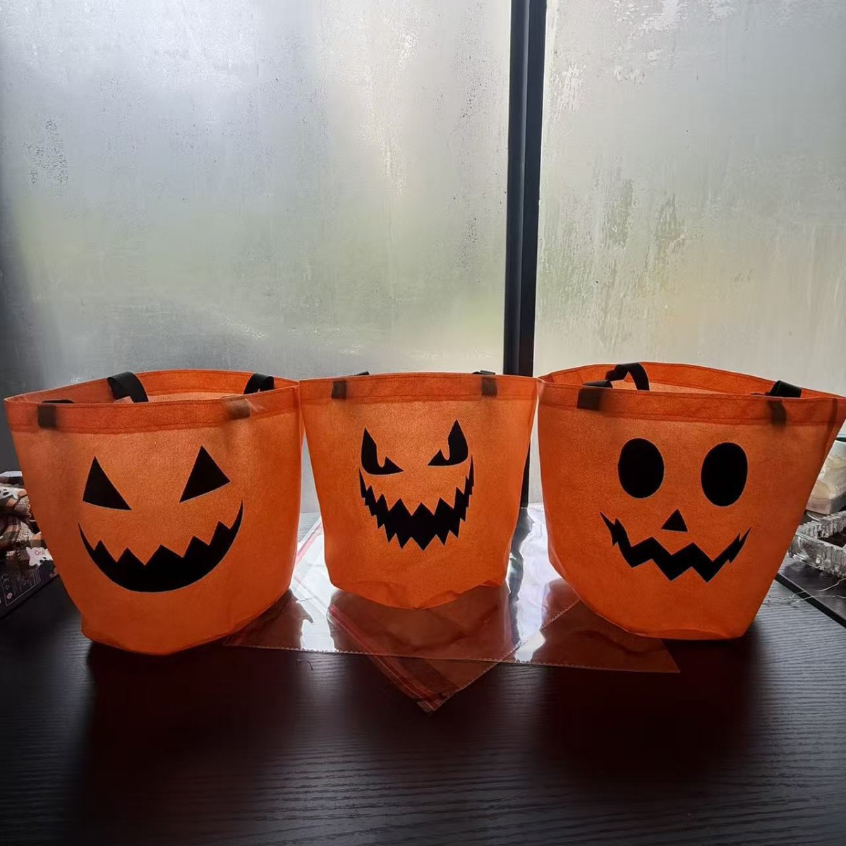 LED Halloween Candy Bucket – Reusable Light-Up Trick or Treat Bag for Kids, Halloween Party Decorations & Outdoor Fun
