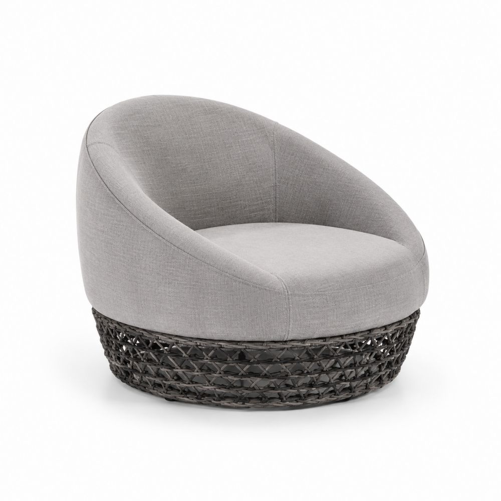 Poltrona rotonda in rattan intrecciato e tessuto grigio
