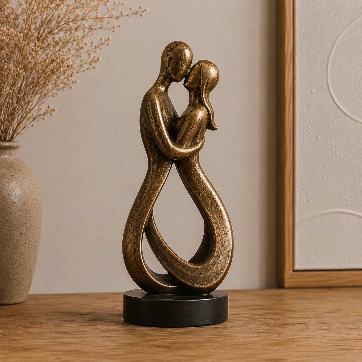 Escultura Moderna Pareja Enamorada Color Bronce