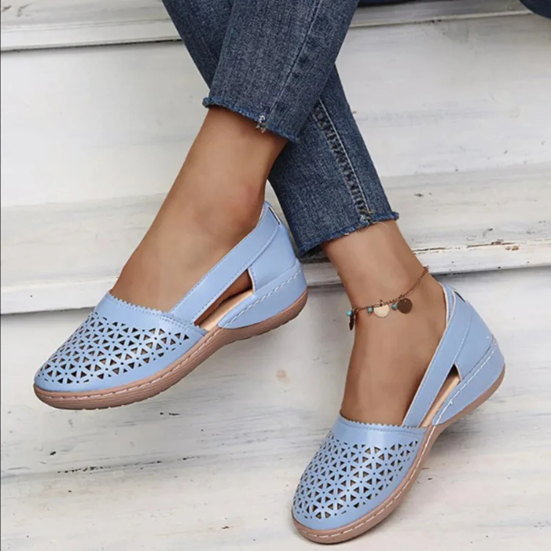 WOMEN'S SHOES