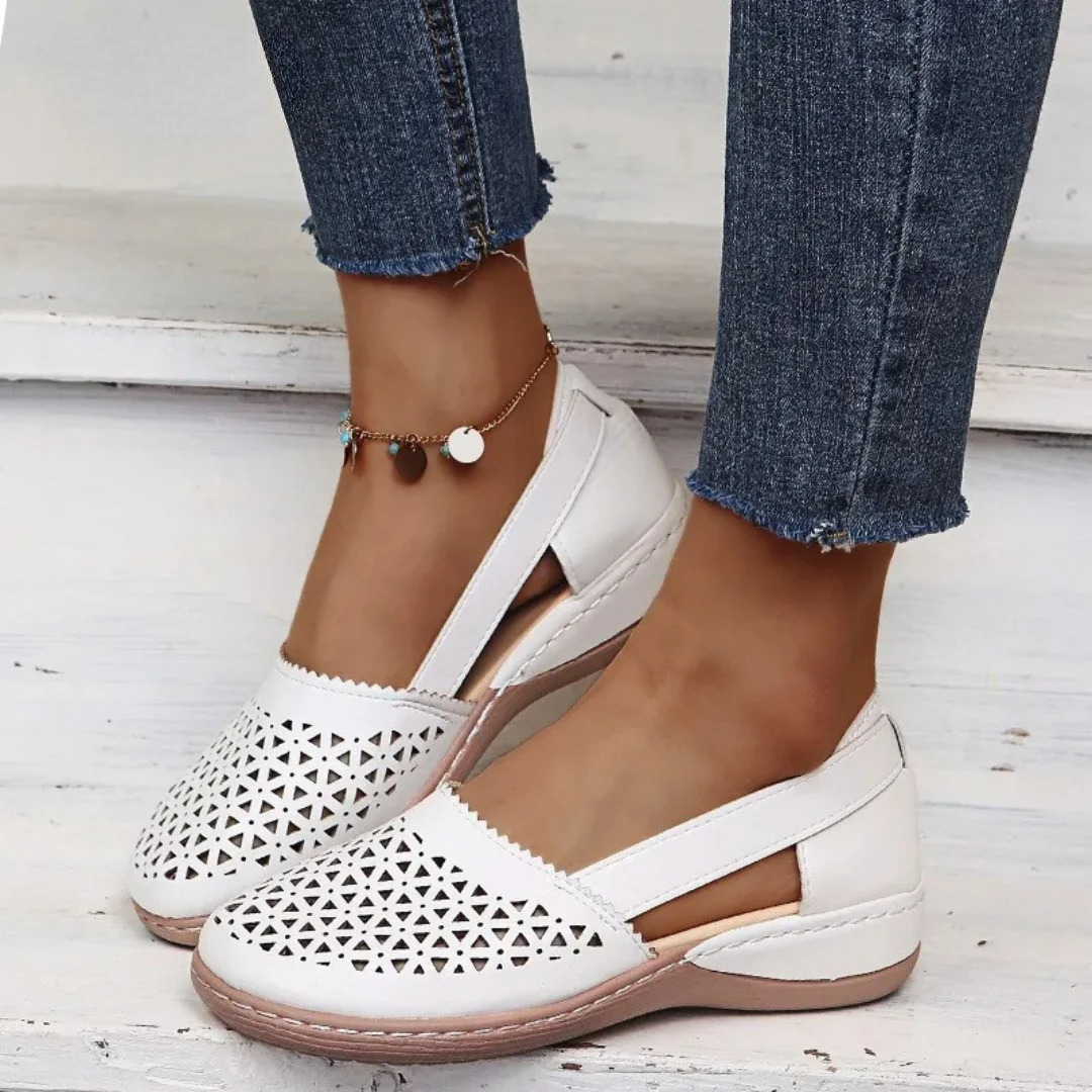 WOMEN'S SHOES