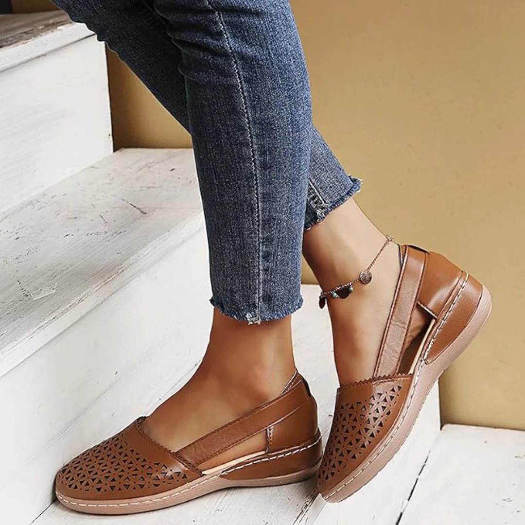 WOMEN'S SHOES