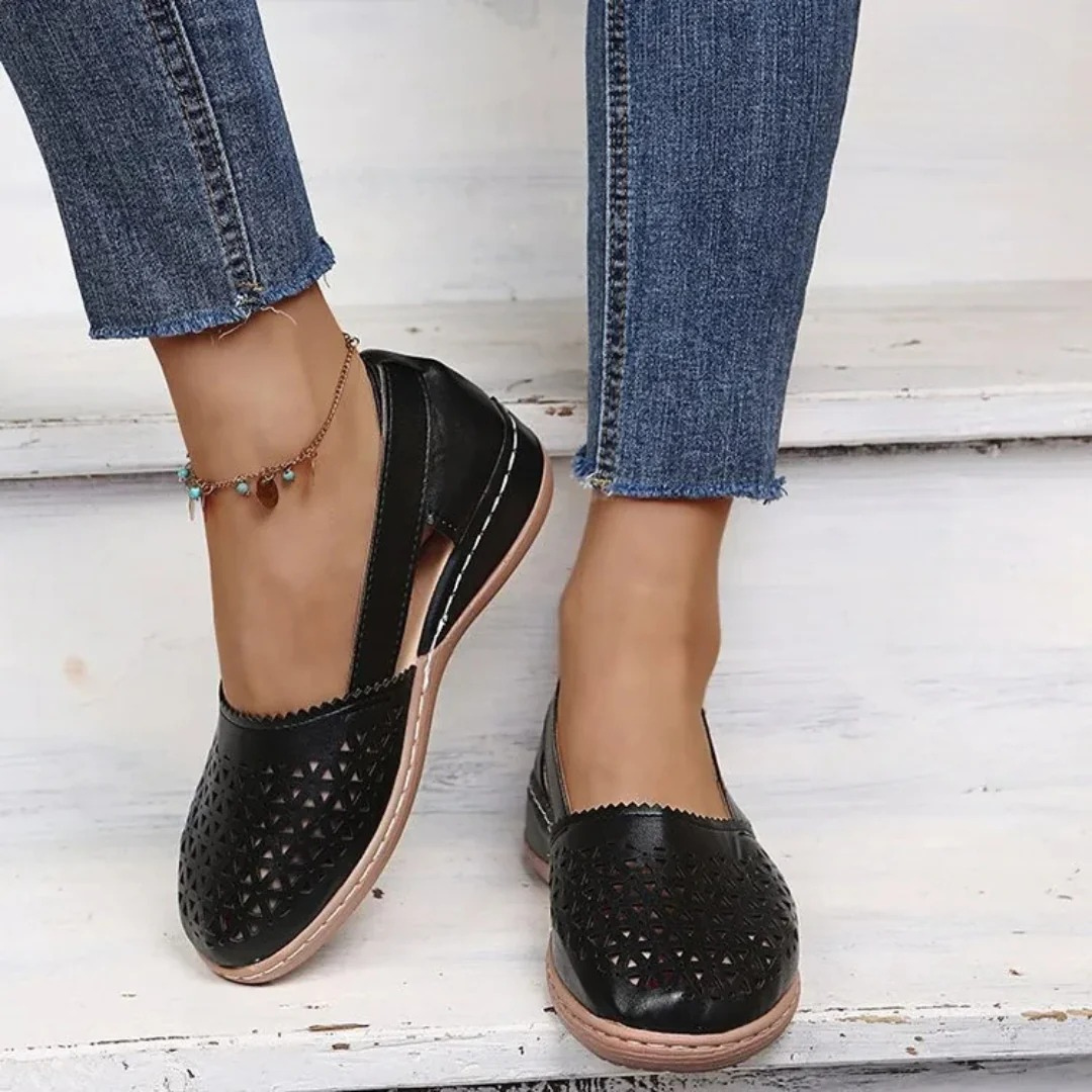 WOMEN'S SHOES