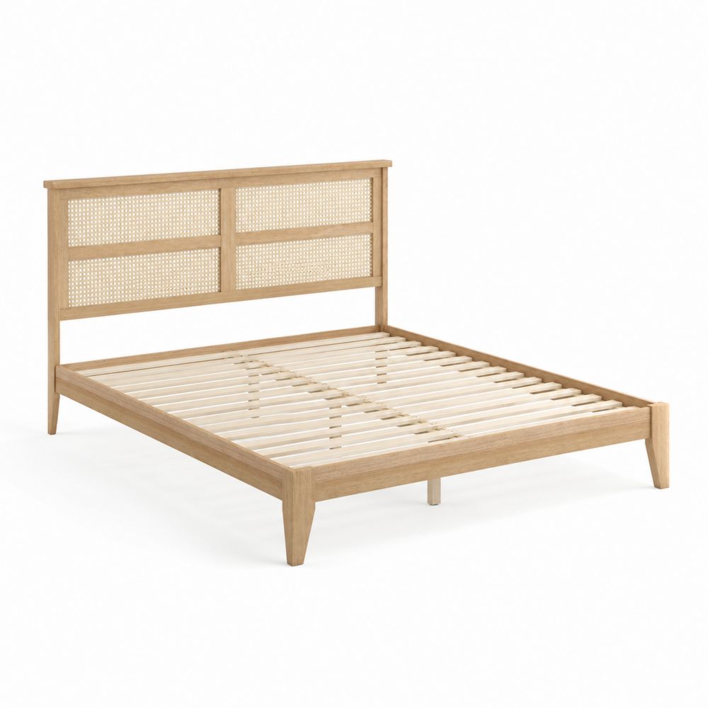 Letto in legno e rattan con struttura robusta