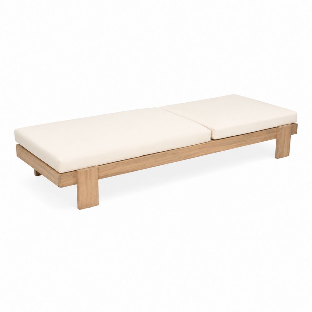Lettino prendisole in legno di teak con cuscini crema