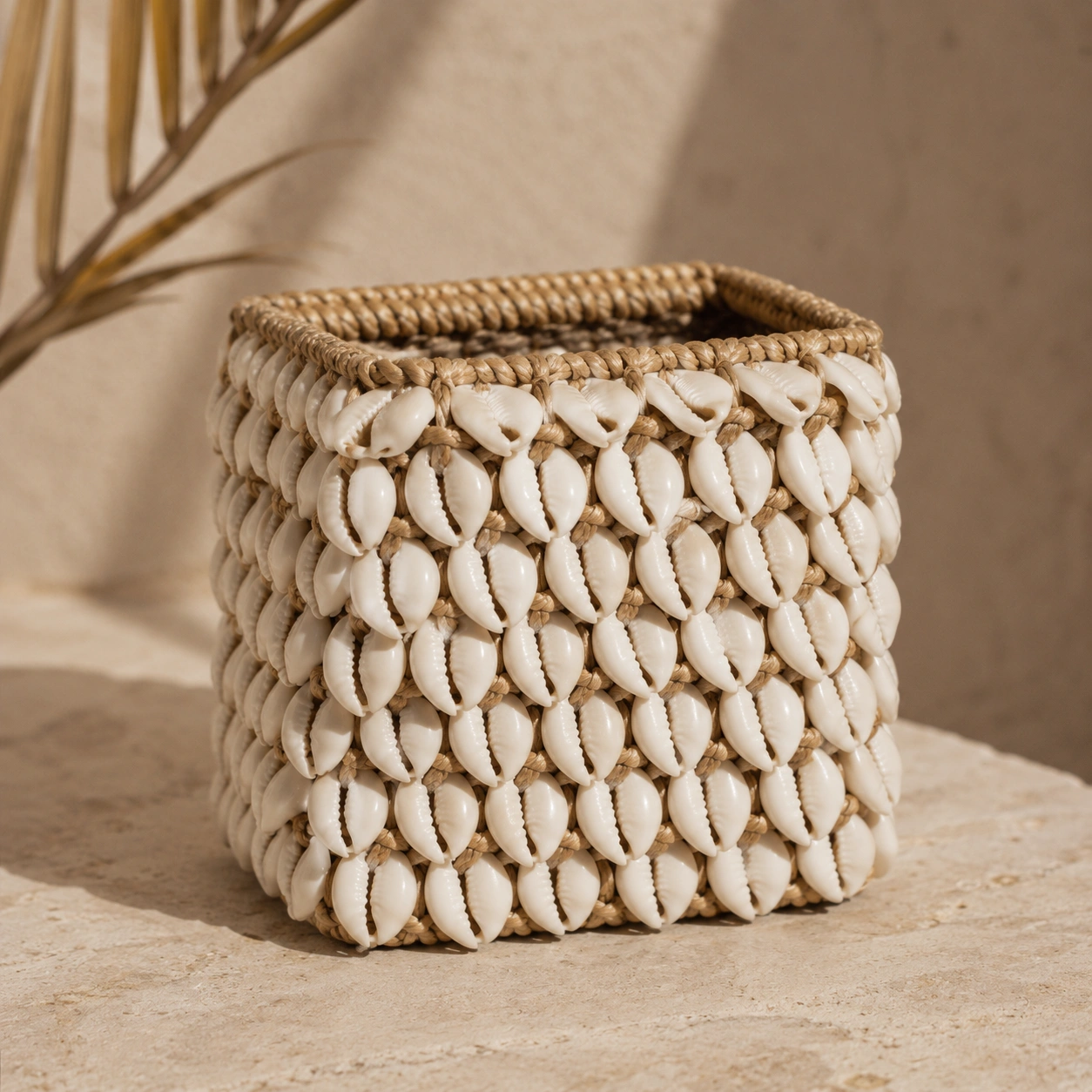 Cesta Cuadrada Decorativa de Conchas Naturales