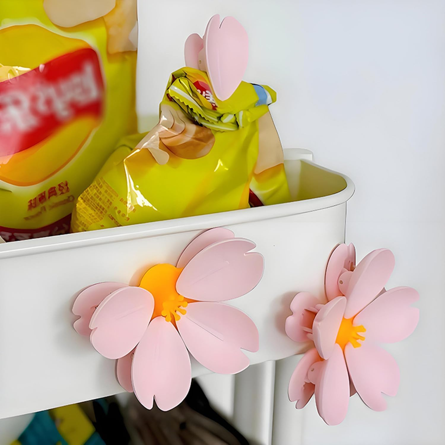 Magnetic flower bag clips