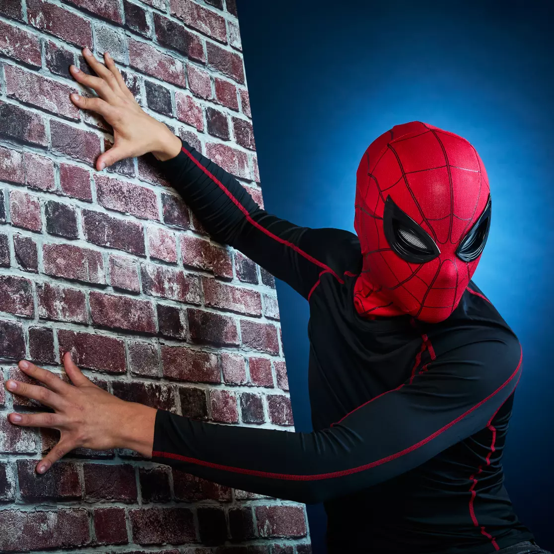 Spider-Man Electronic Expressive Mask by Hasbro – Spider-Man: Homecoming – Marvel Legends Series
