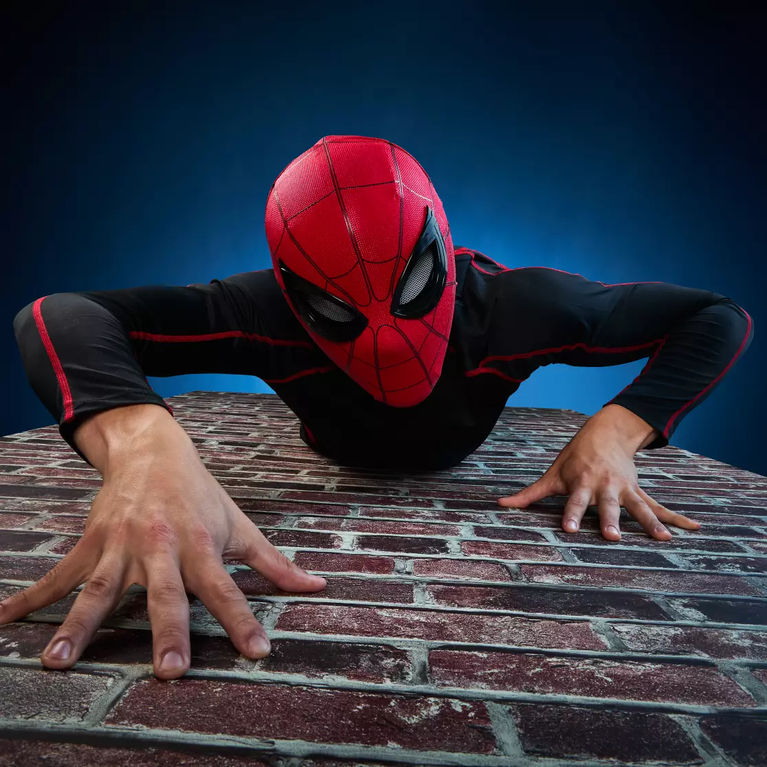 Spider-Man Electronic Expressive Mask by Hasbro – Spider-Man: Homecoming – Marvel Legends Series