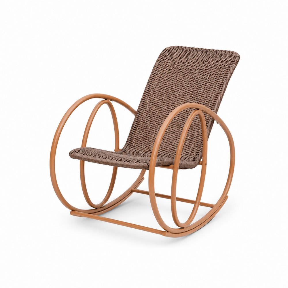 Silla mecedora de ratán sintético marrón con estructura de acero