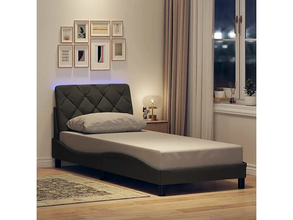 Schlafzimmer,Bereich Bett,Bettrahmen-Nestavitoa