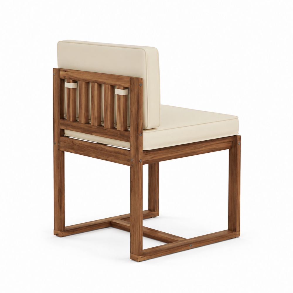 Sedia in legno con cuscini in poliestere crema