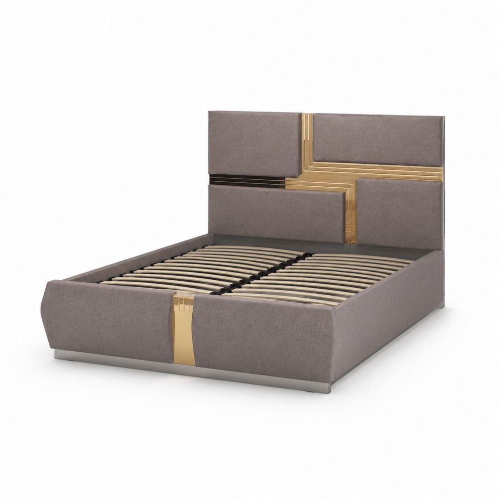 Letto matrimoniale rivestito in tessuto grigio con dettagli in ottone