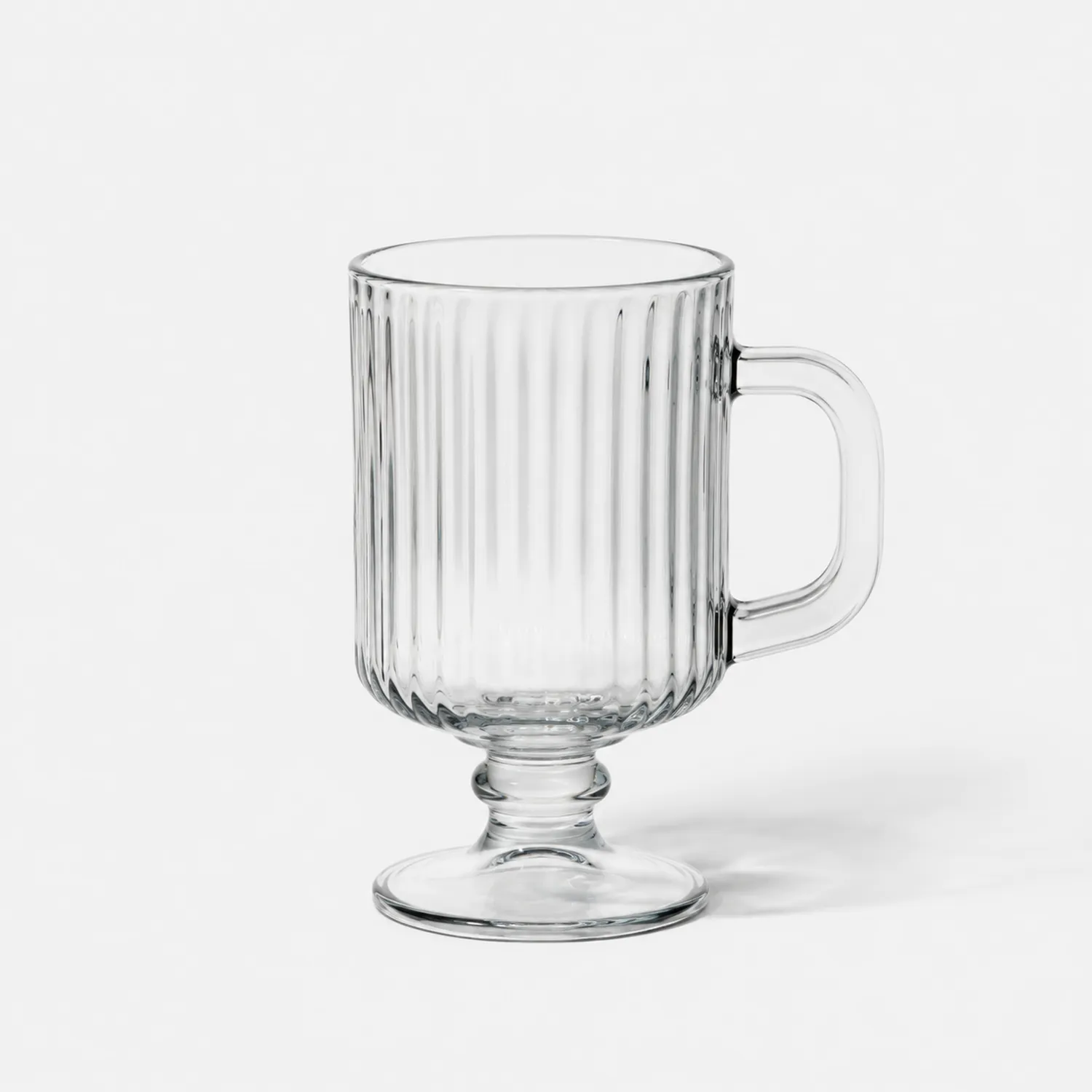 Transparenter Glasbecher mit Rillendesign-Nerlidorn