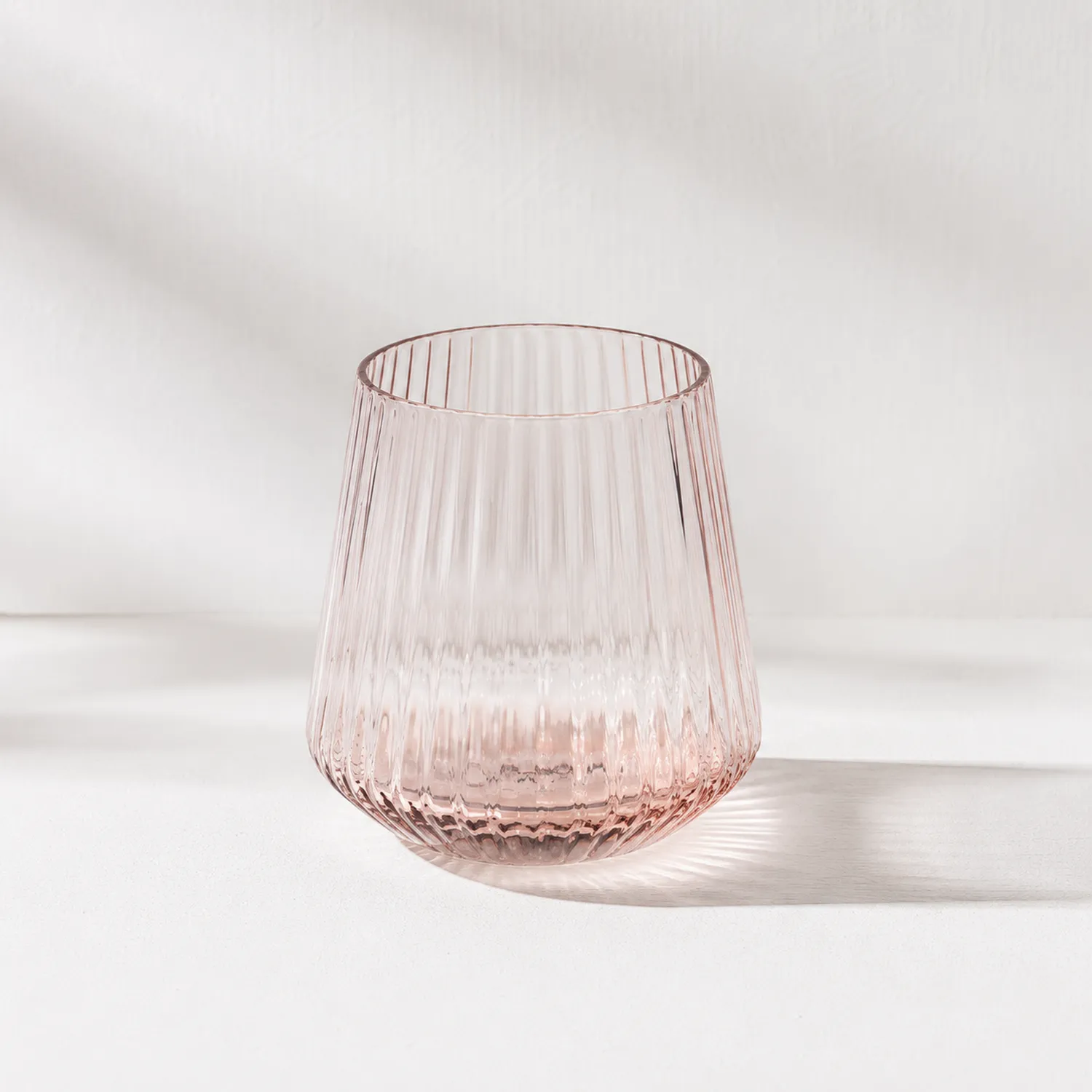 Dekorative Vase aus Glas in Rosa mit Riffelstruktur-Nerlidorn