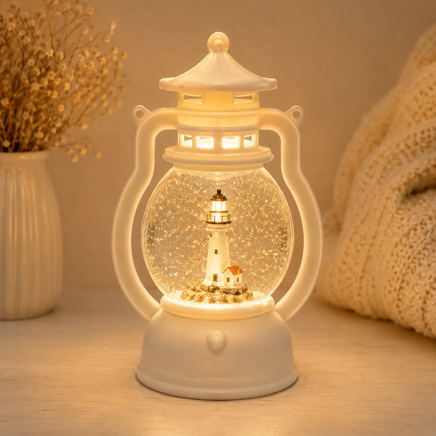 LED-Schneekugel-Laterne mit Leuchtturmmotiv, Warmweiß, Batteriebetrieben-norvivon