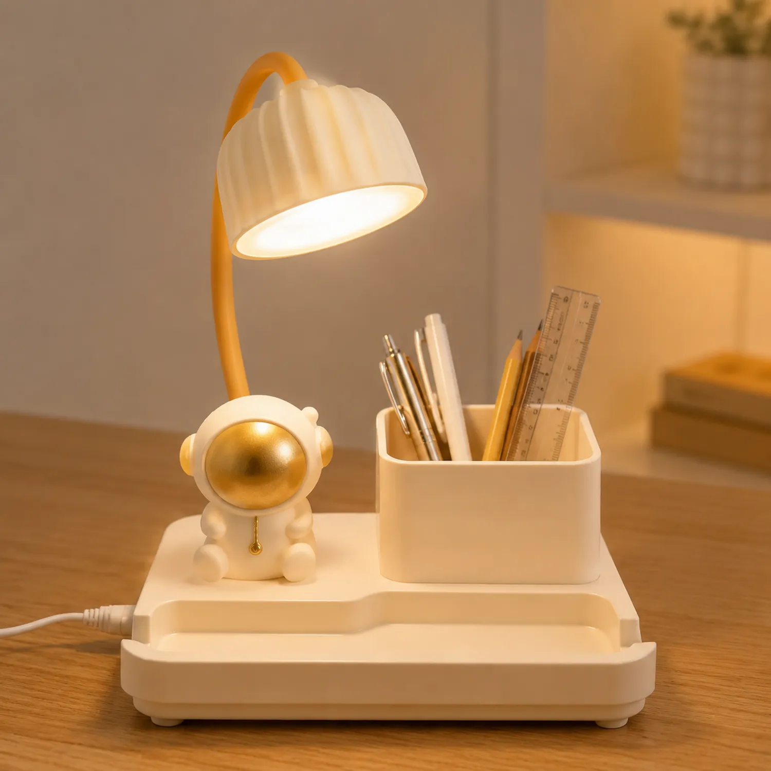 LED Tischlampe mit Stiftehalter, Cremefarben, Astronautenmotiv-norvivon