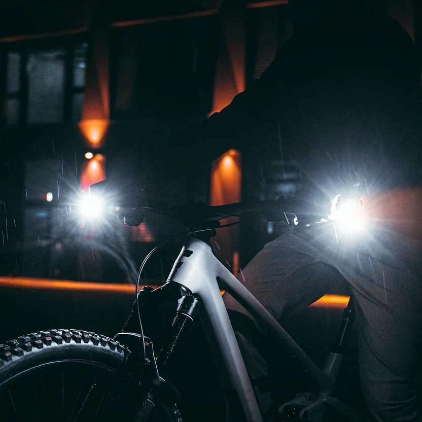 360° Smart Bike Light System with Turn Signals-Safer Rides, Better Visibility
