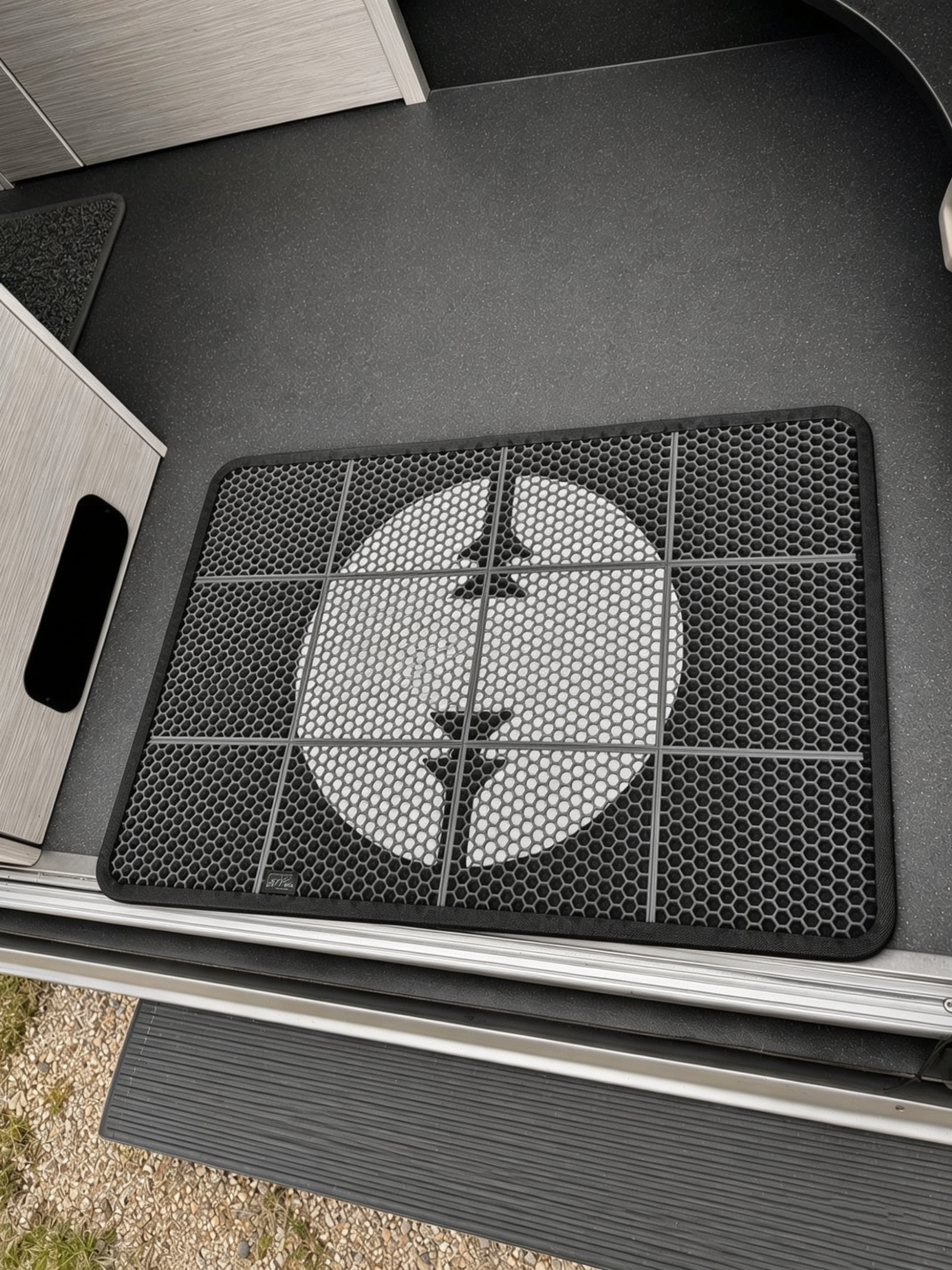 Camping-Fußmatte mit Easy-Empty-Funktion