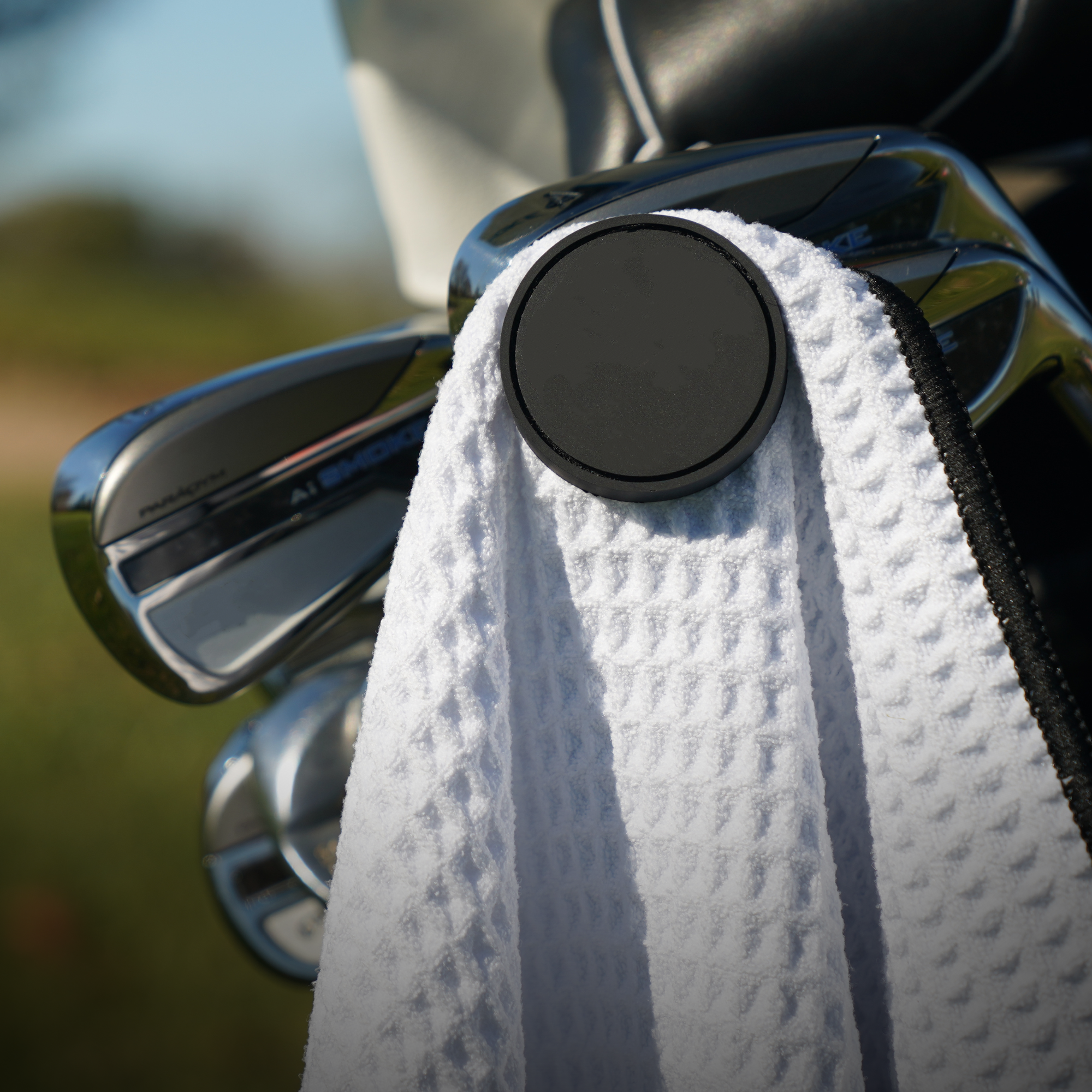 Magnetic Golf Towel – Ultra-Strong Heavy-Duty Microfiber Cleaning Cloth with Magnetic Attachment