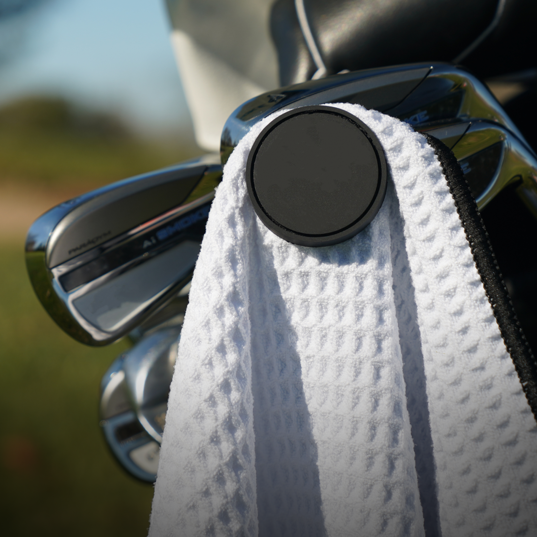 Magnetic Golf Towel – Ultra-Strong Heavy-Duty Microfiber Cleaning Cloth with Magnetic Attachment