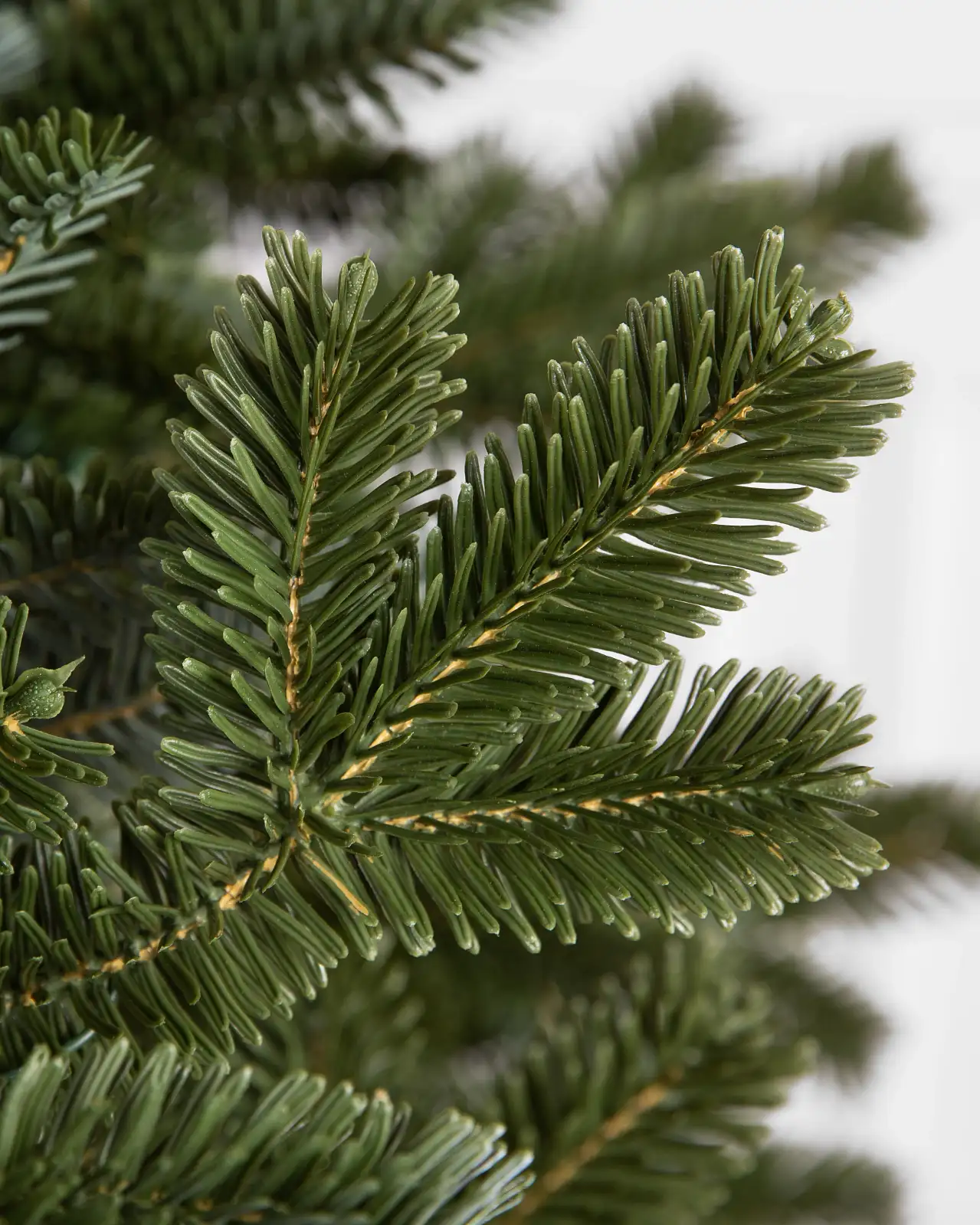 Realistic Artificial Christmas Tree – Full, Lifelike & Reusable