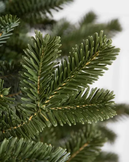 Realistic Artificial Christmas Tree – Full, Lifelike & Reusable