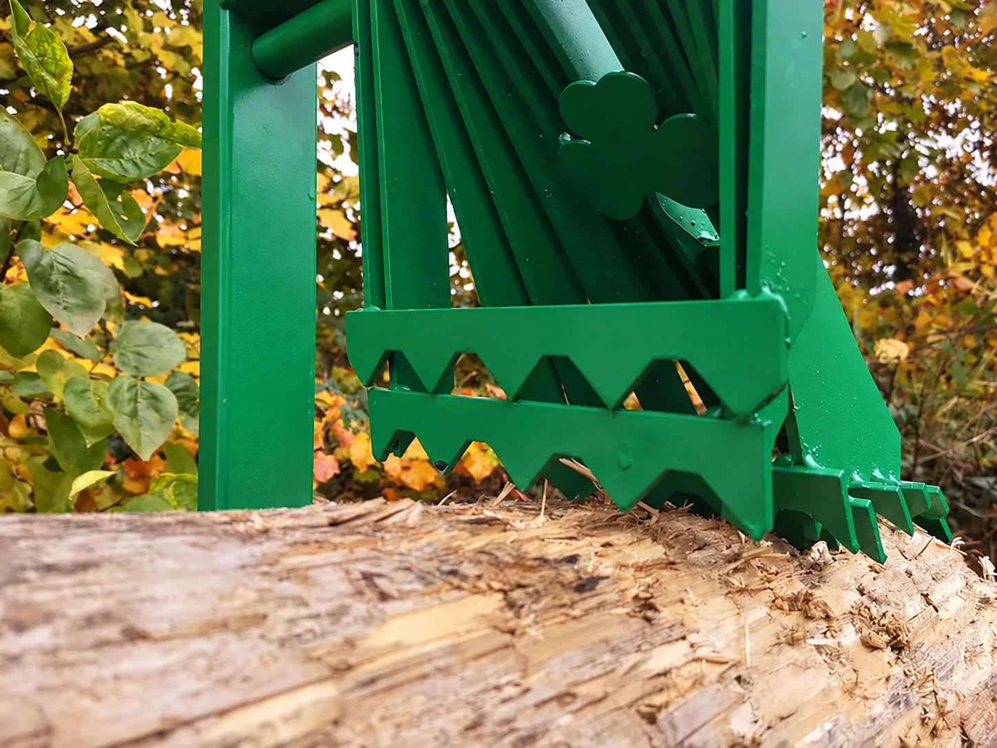 Heavy-Duty Self-Gripping Log Sawhorse – Fast, Secure & Built for One-Person Cutting