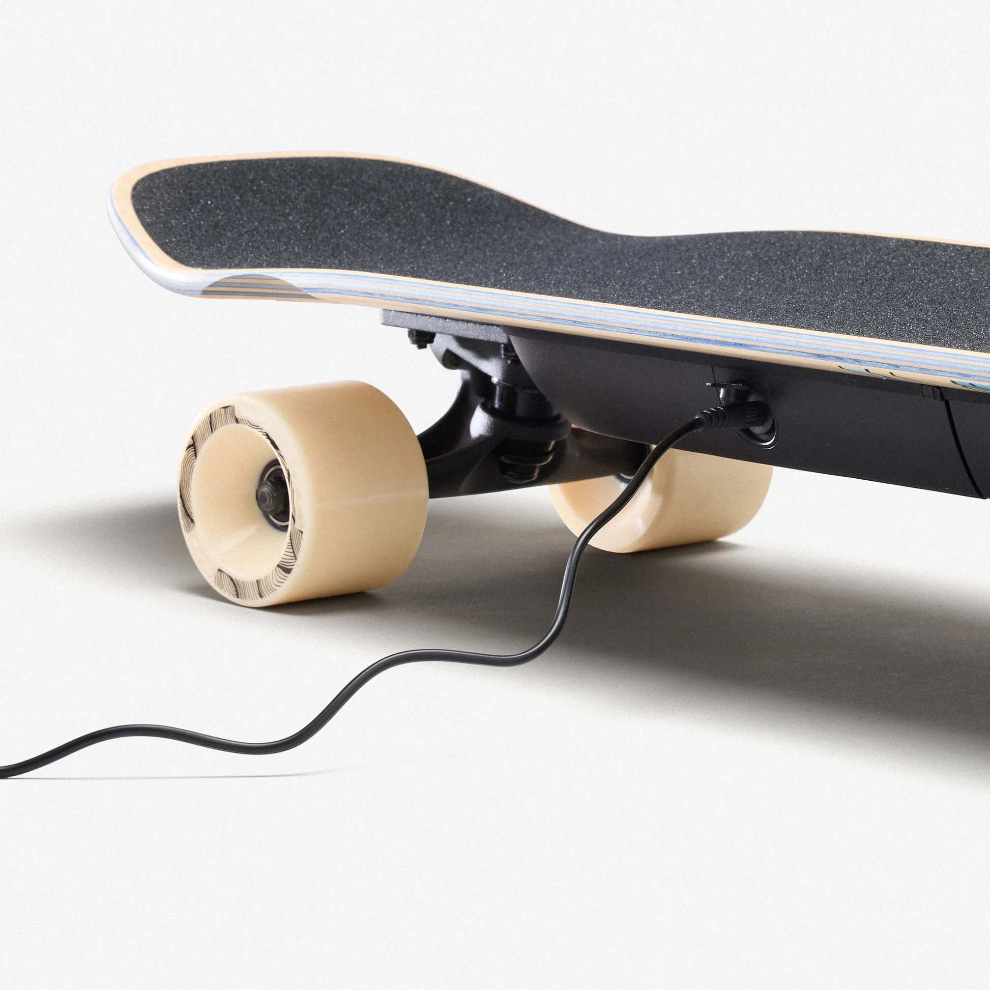 Remote-Free Smart Electric Skateboard
