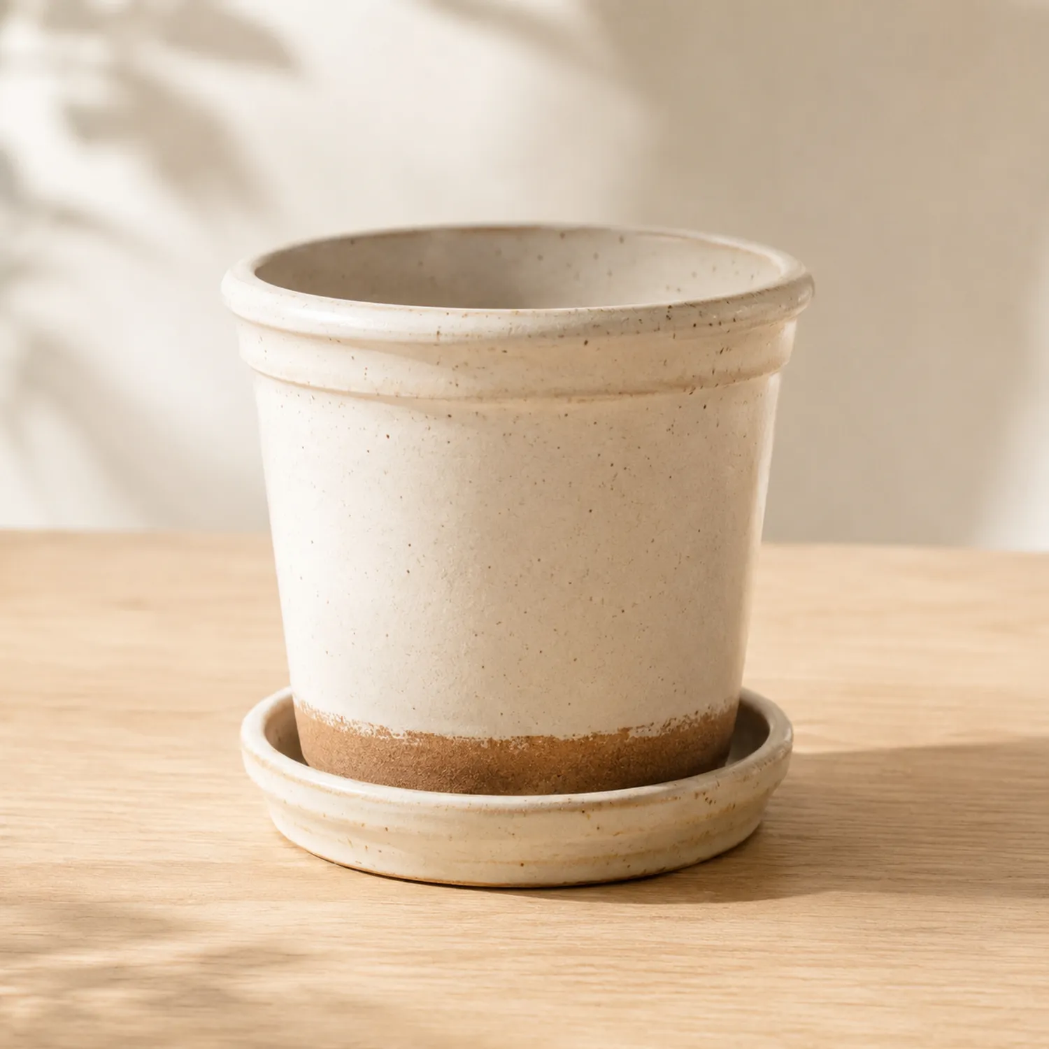 Beżowa doniczka ceramiczna z podstawką 15 cm