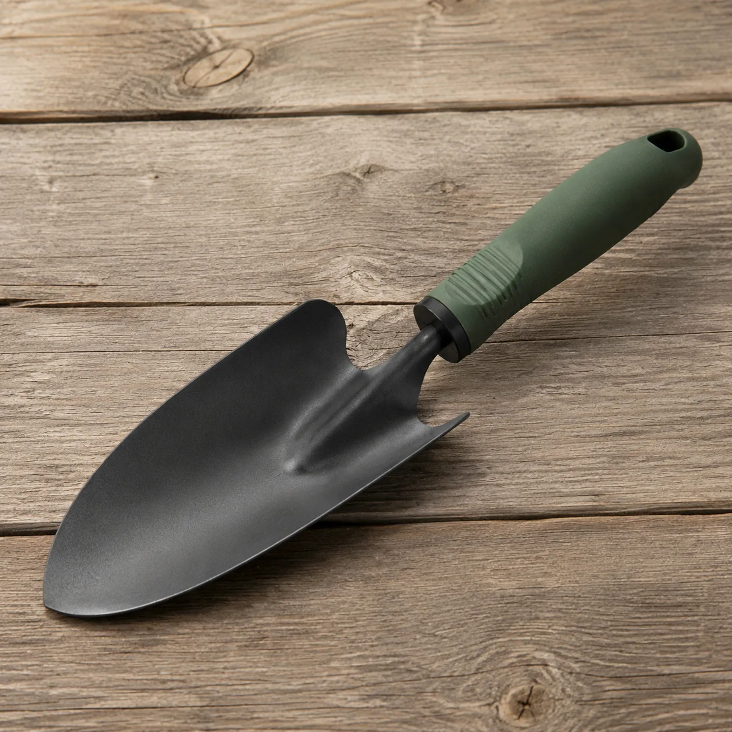 Pelle de jardinage ergonomique en métal noir avec poignée verte