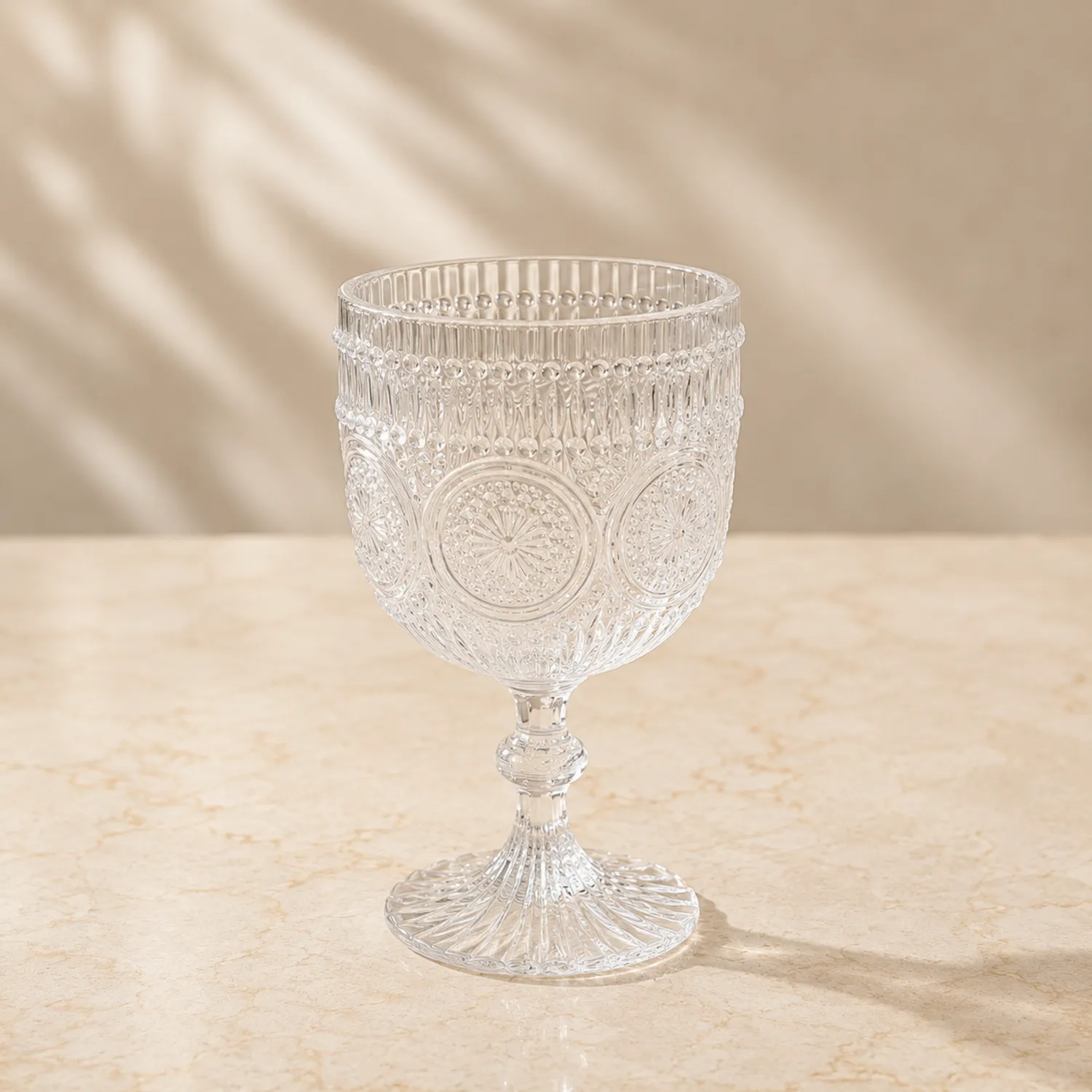 Verre à vin en cristal transparent avec design gravé