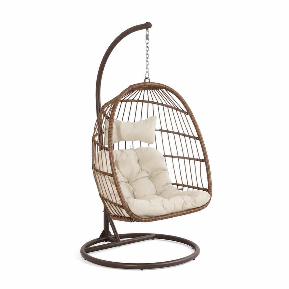 Poltrona sospesa in rattan con cuscino beige