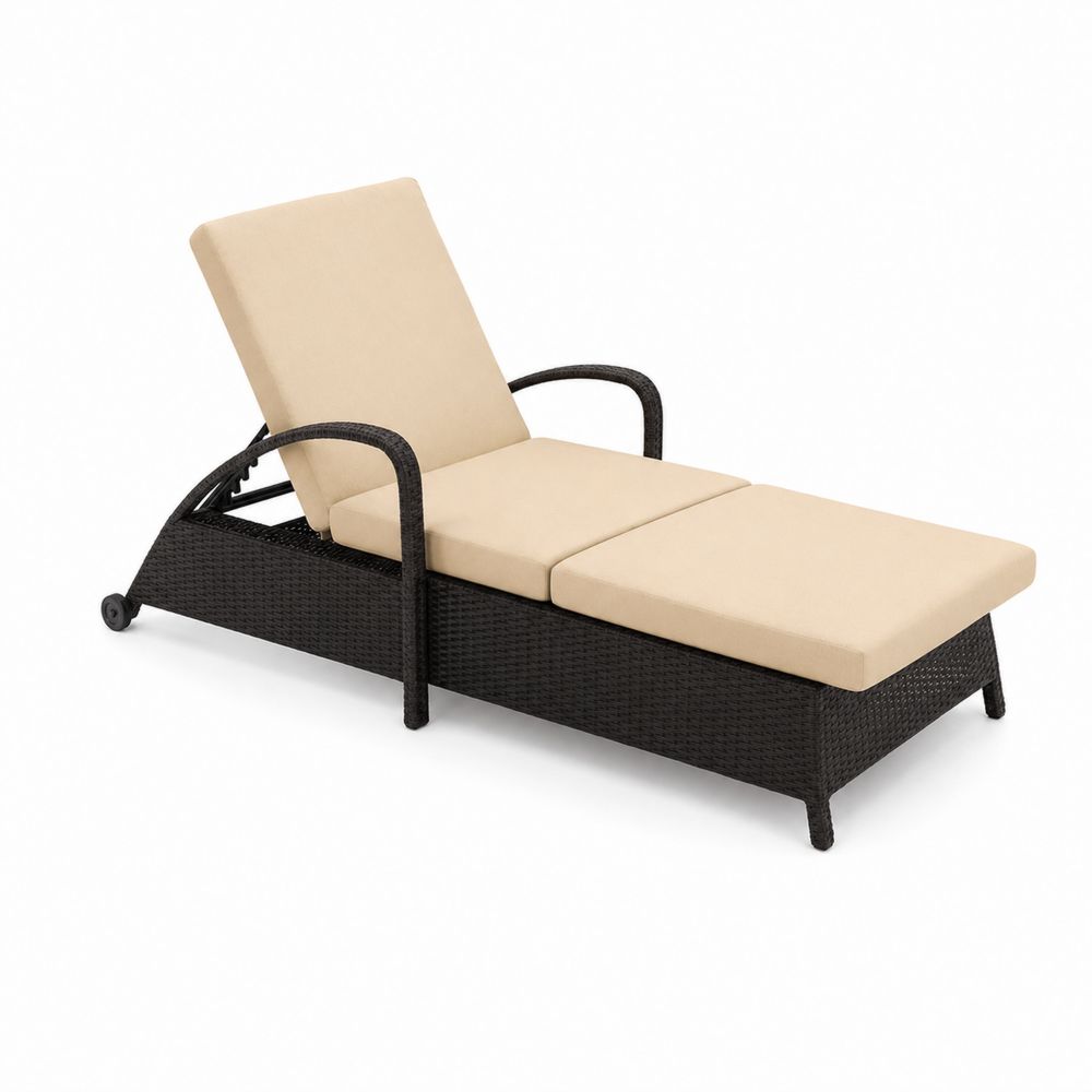 Sedia relax da giardino in rattan con cuscini crema
