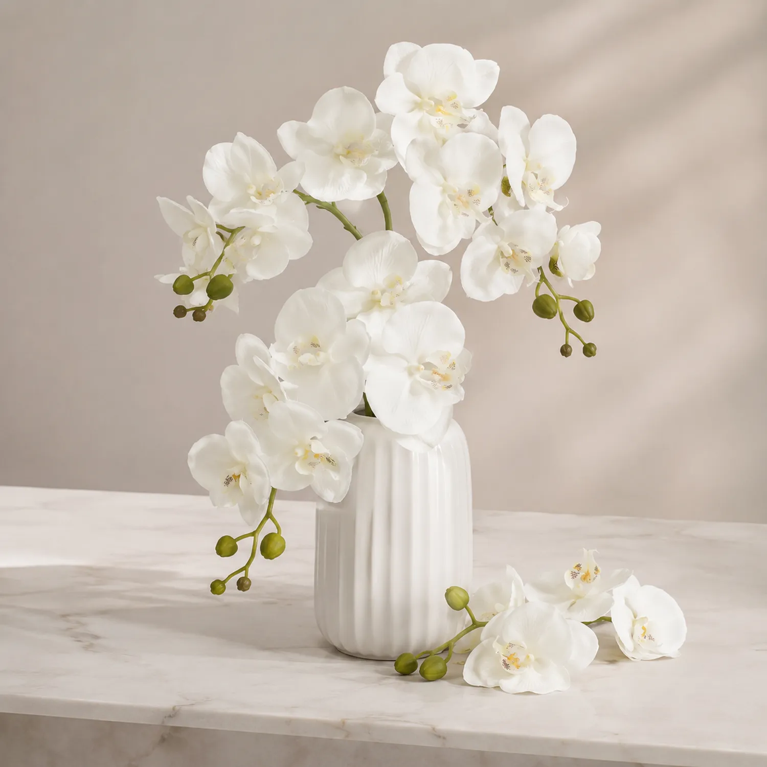 Künstliche Orchidee in Weißer Keramikvase, 45 cm