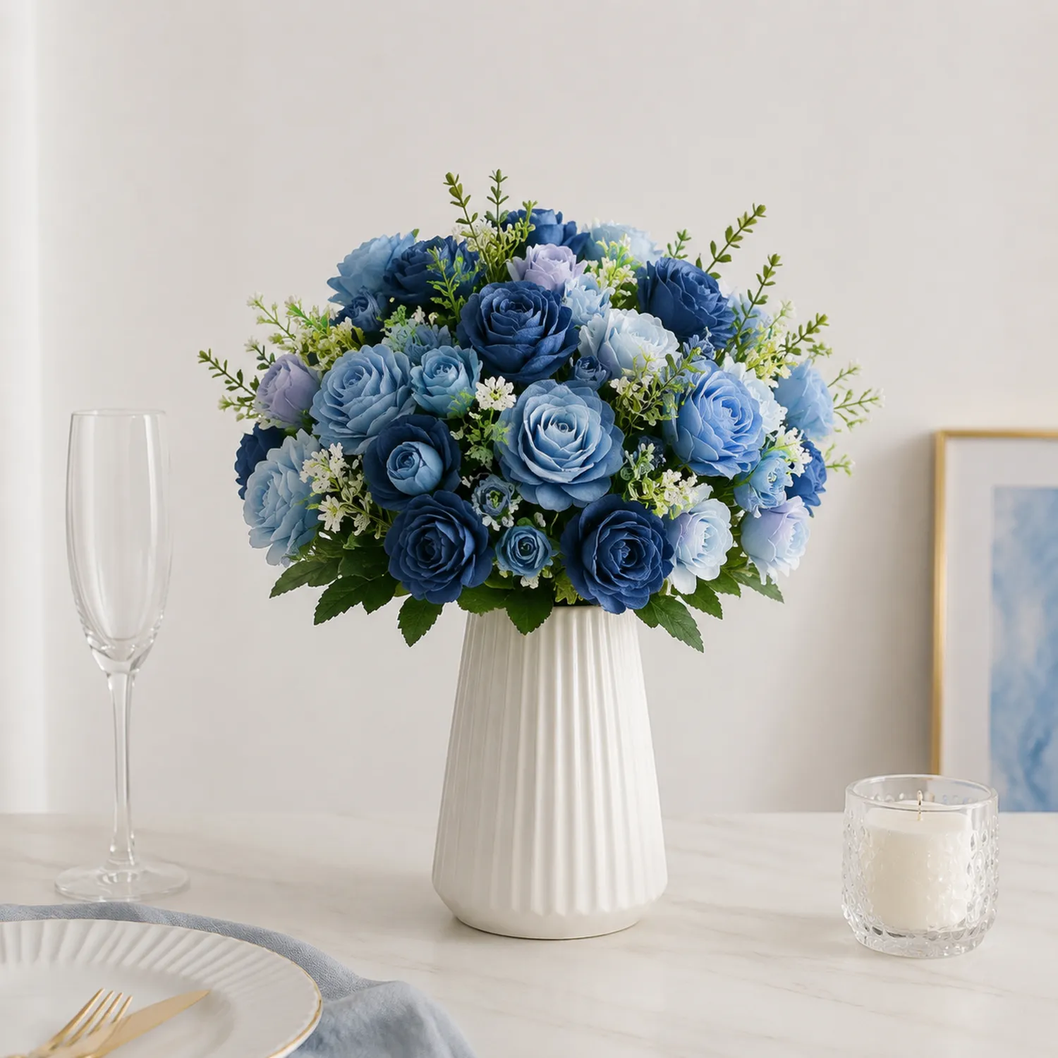 Blauer Rosé Künstlicher Blumenstrauß im Keramikvase