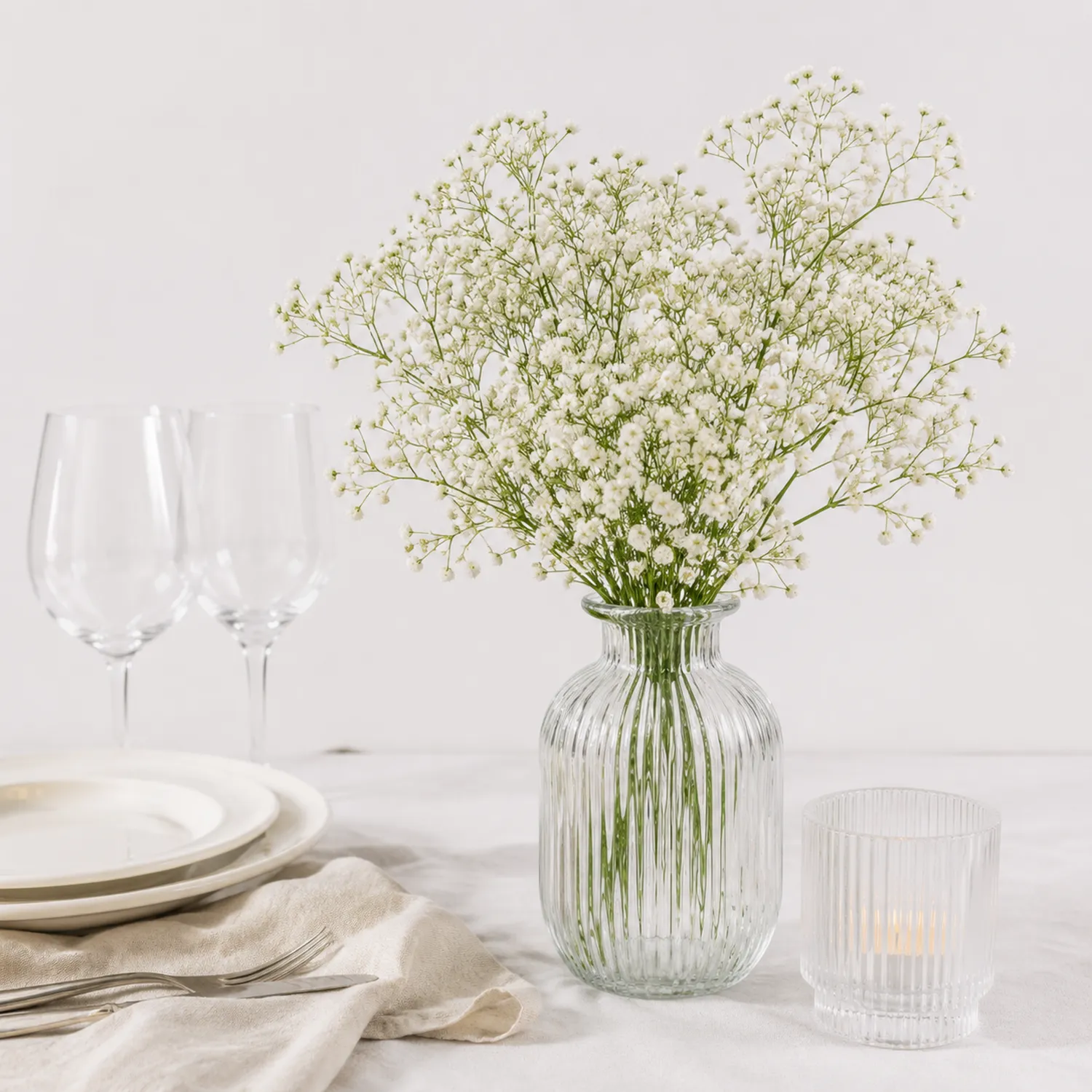 Trockenblumen Arrangement Gipskraut Weiß in Glasvase