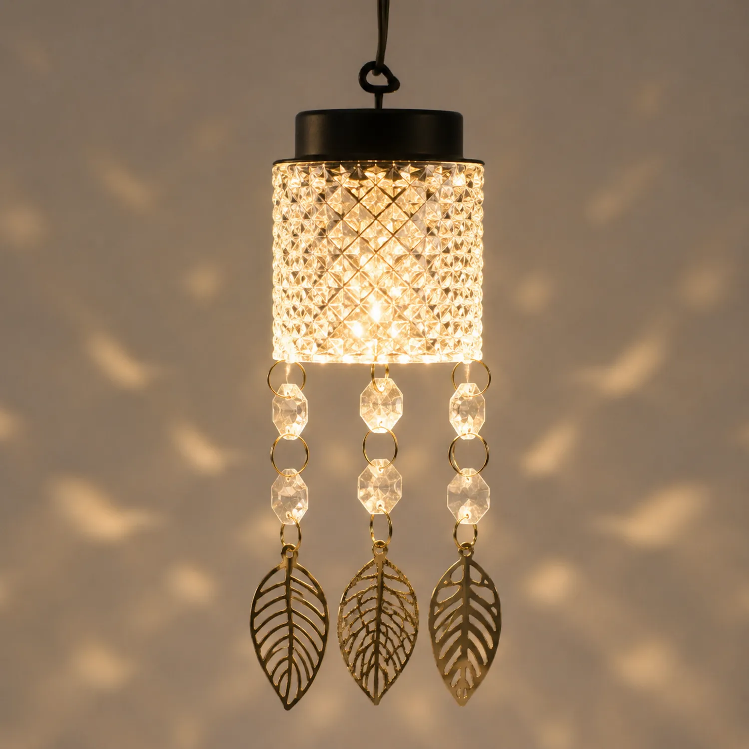 Lámpara colgante decorativa con cristales y hojas doradas