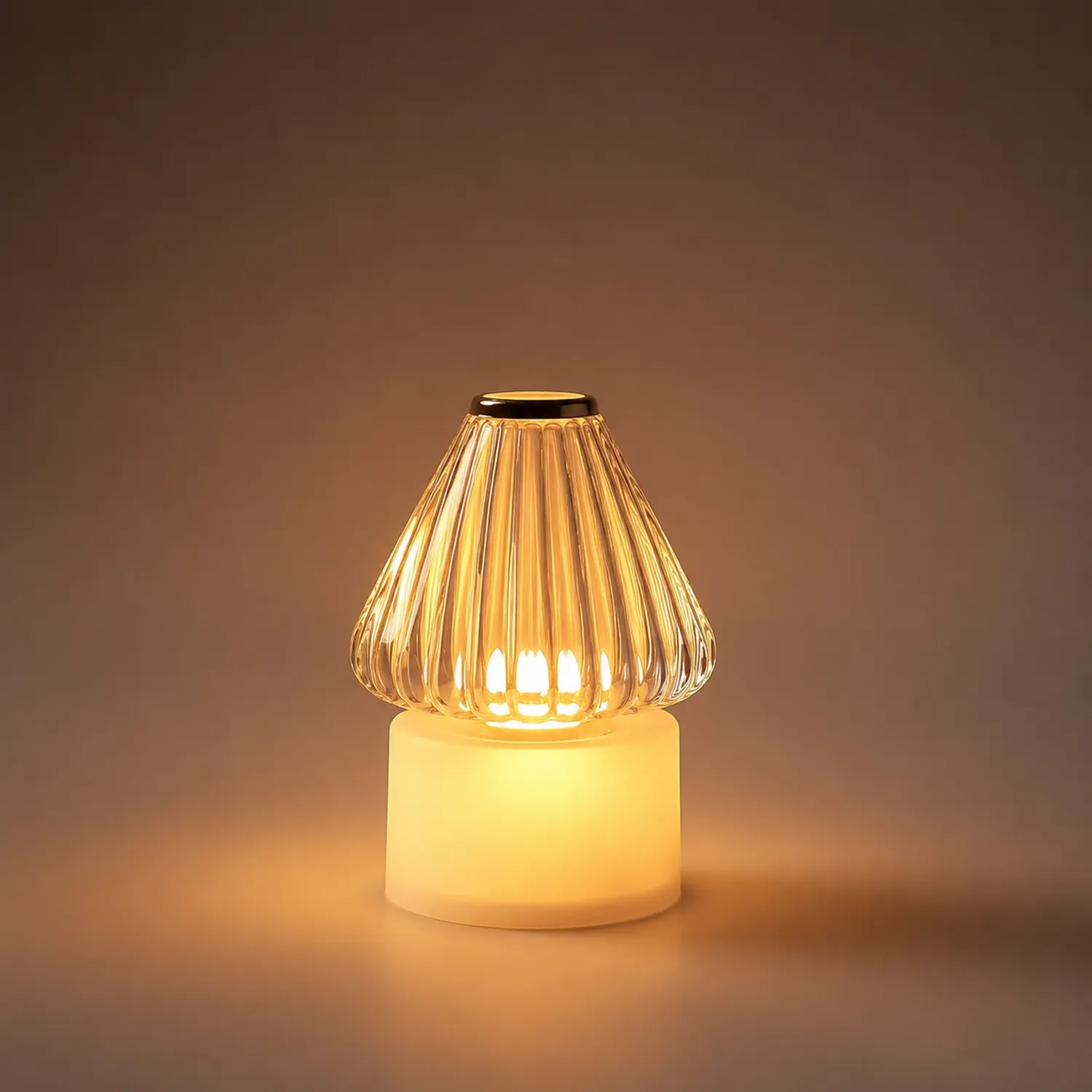 Lámpara de mesa LED con diseño de vidrio ámbar