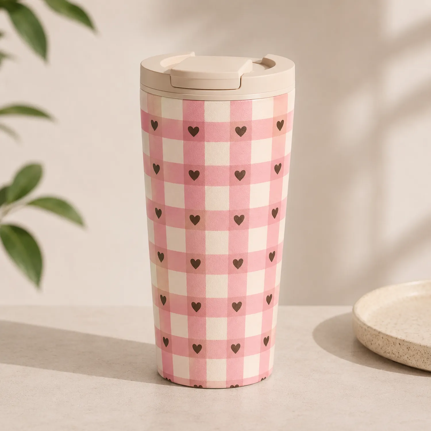 Taza térmica con diseño de corazones y cuadros rosas 500ml