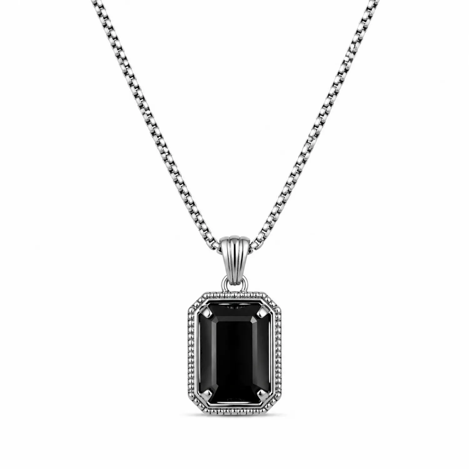 Collier pendentif en pierre noire rectangulaire et chaîne argentée
