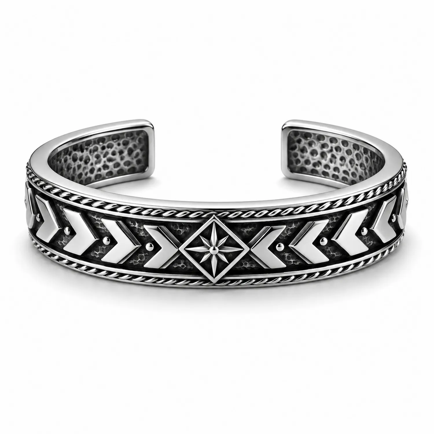 Bracciale Rigido in Argento con Motivi a Freccia e Stella Centrale