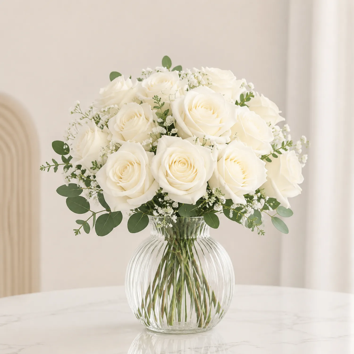 Bouquet di Rose Finte con Vaso in Vetro Bianco Avorio