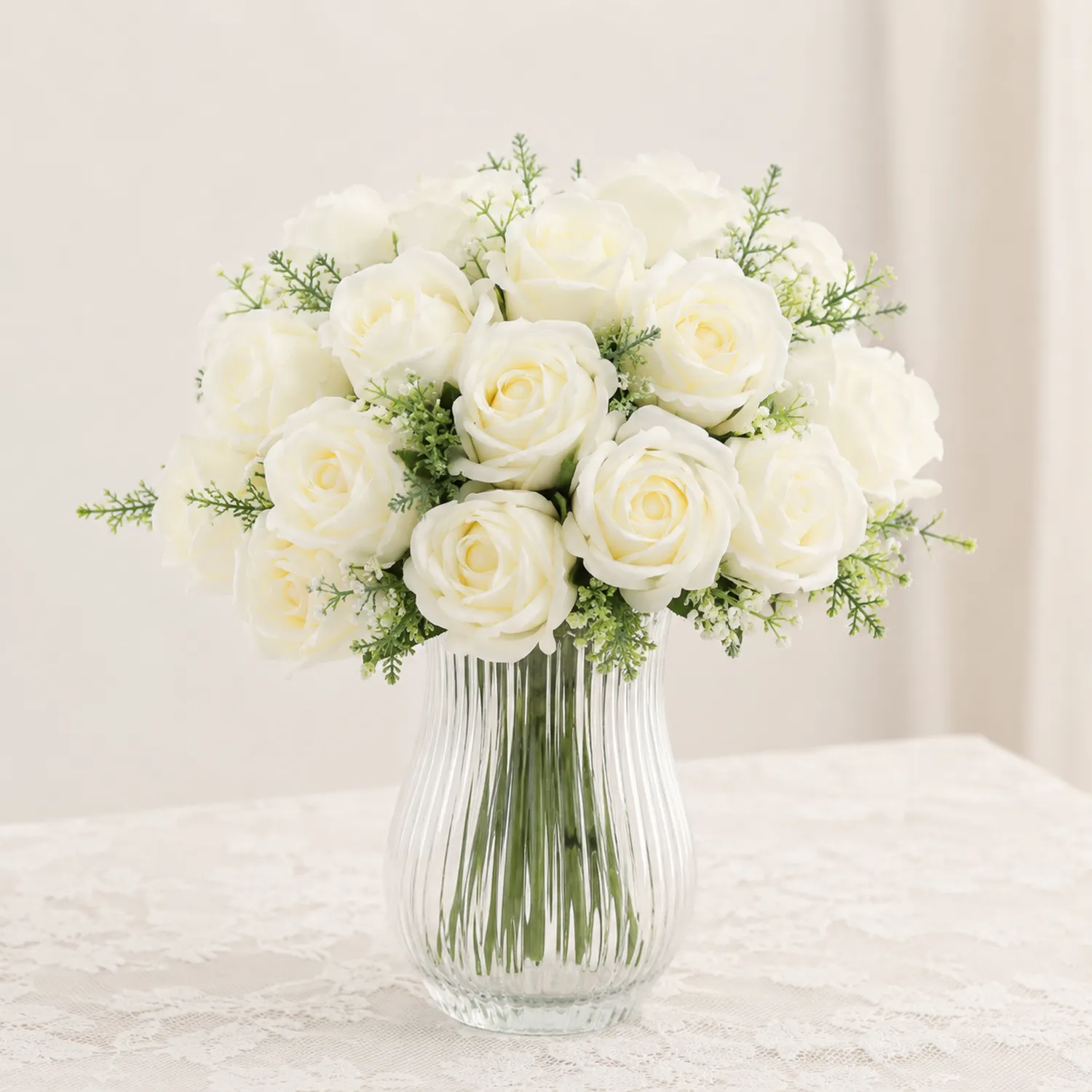 Bouquet di Rose Artificiali Bianche in Vaso di Vetro