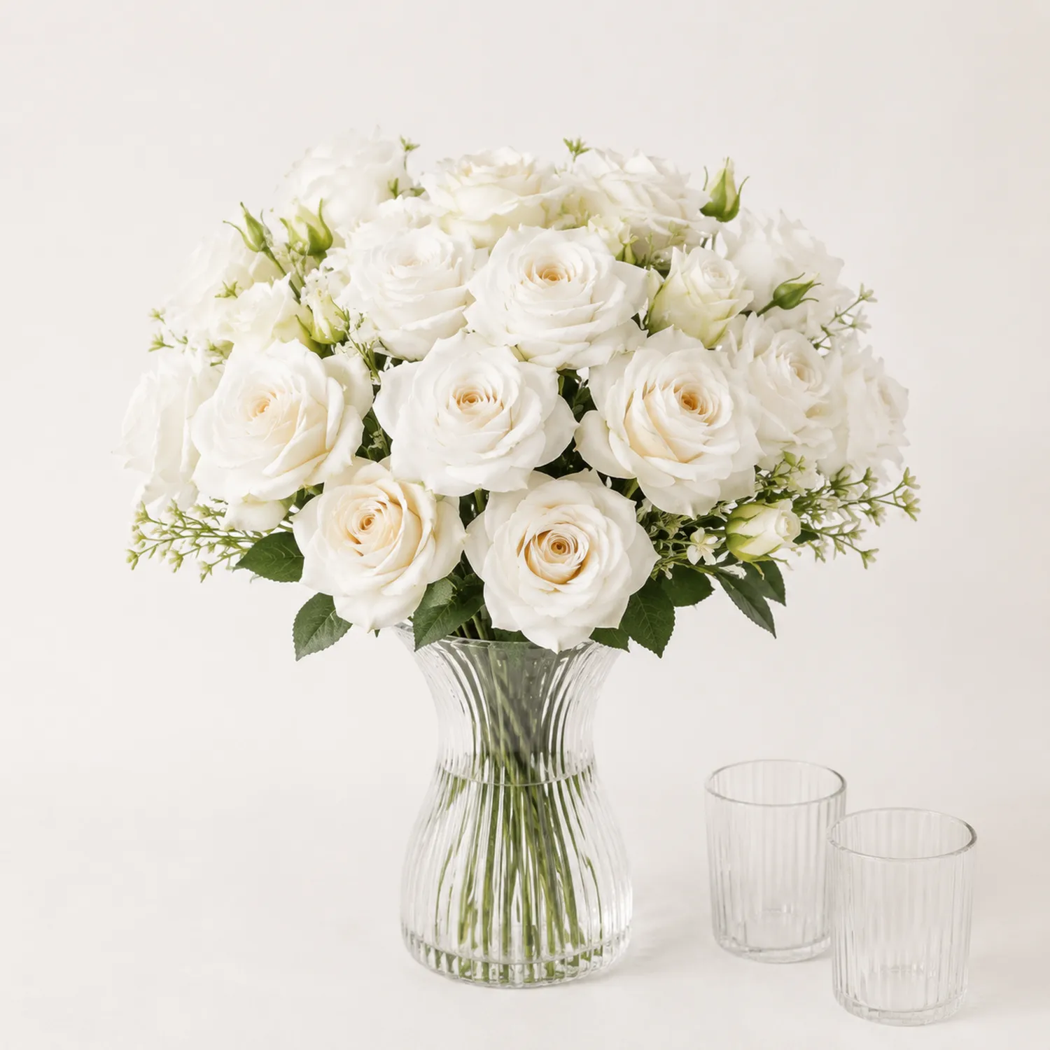 Bouquet di Rose Artificiali Bianche con Vaso di Vetro, Altezza 45 cm